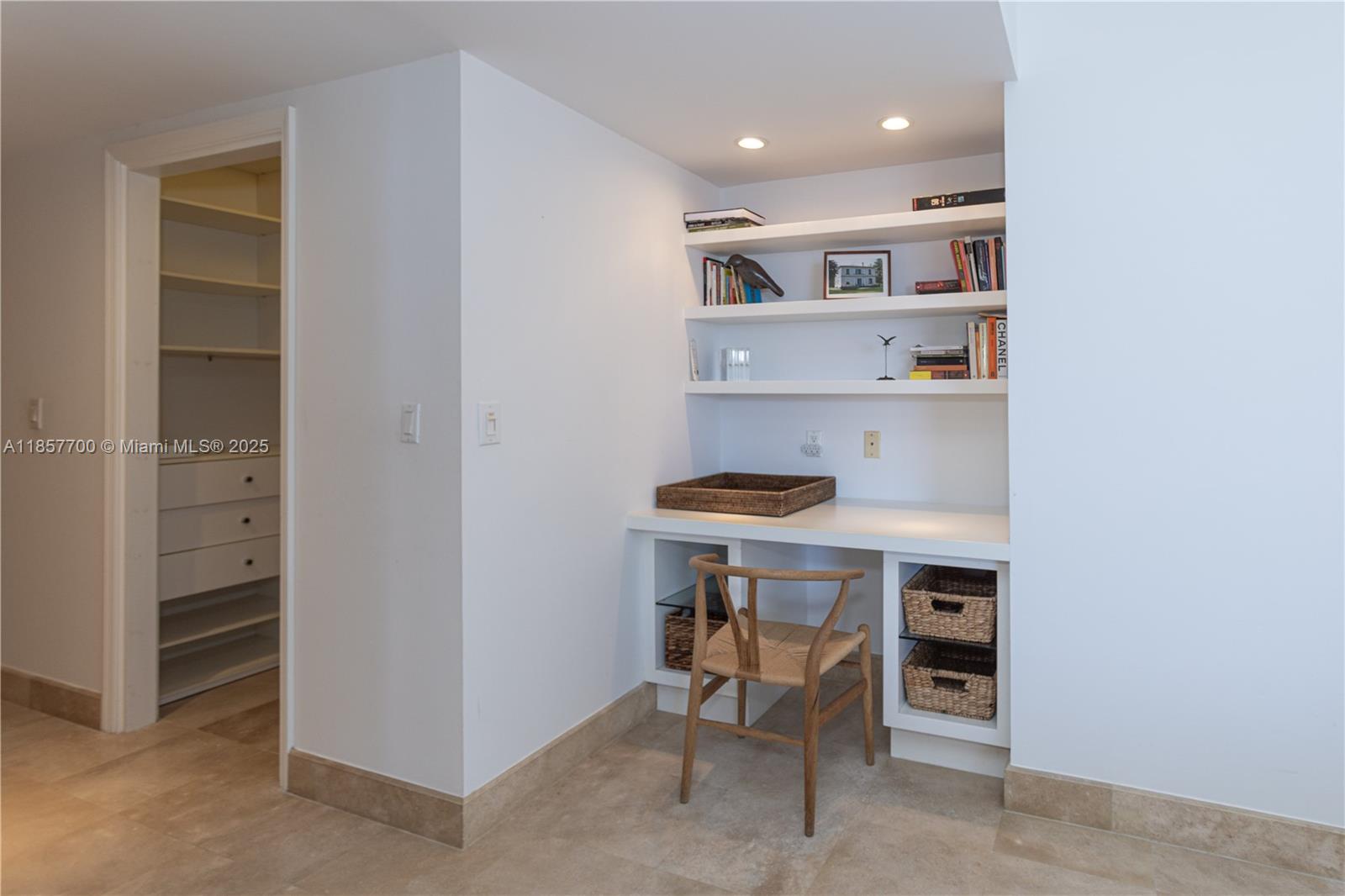 SOLIMAR CONDO - Residential