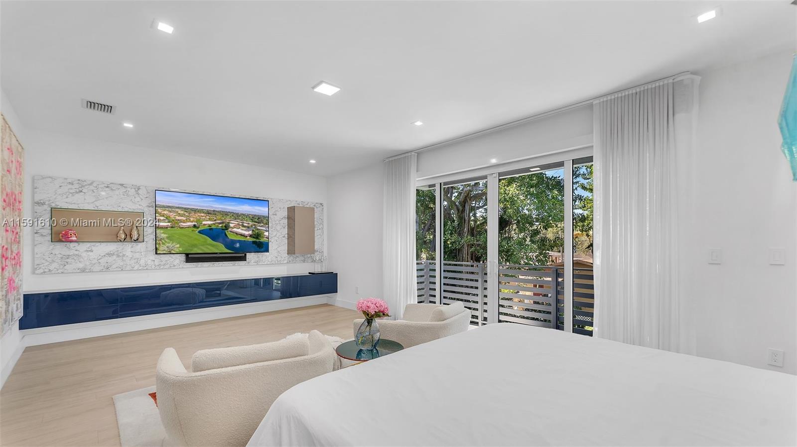 Miami, Florida 33133, United States, 4 Bedrooms Bedrooms, ,4 BathroomsBathrooms,Residential,Pending,57318