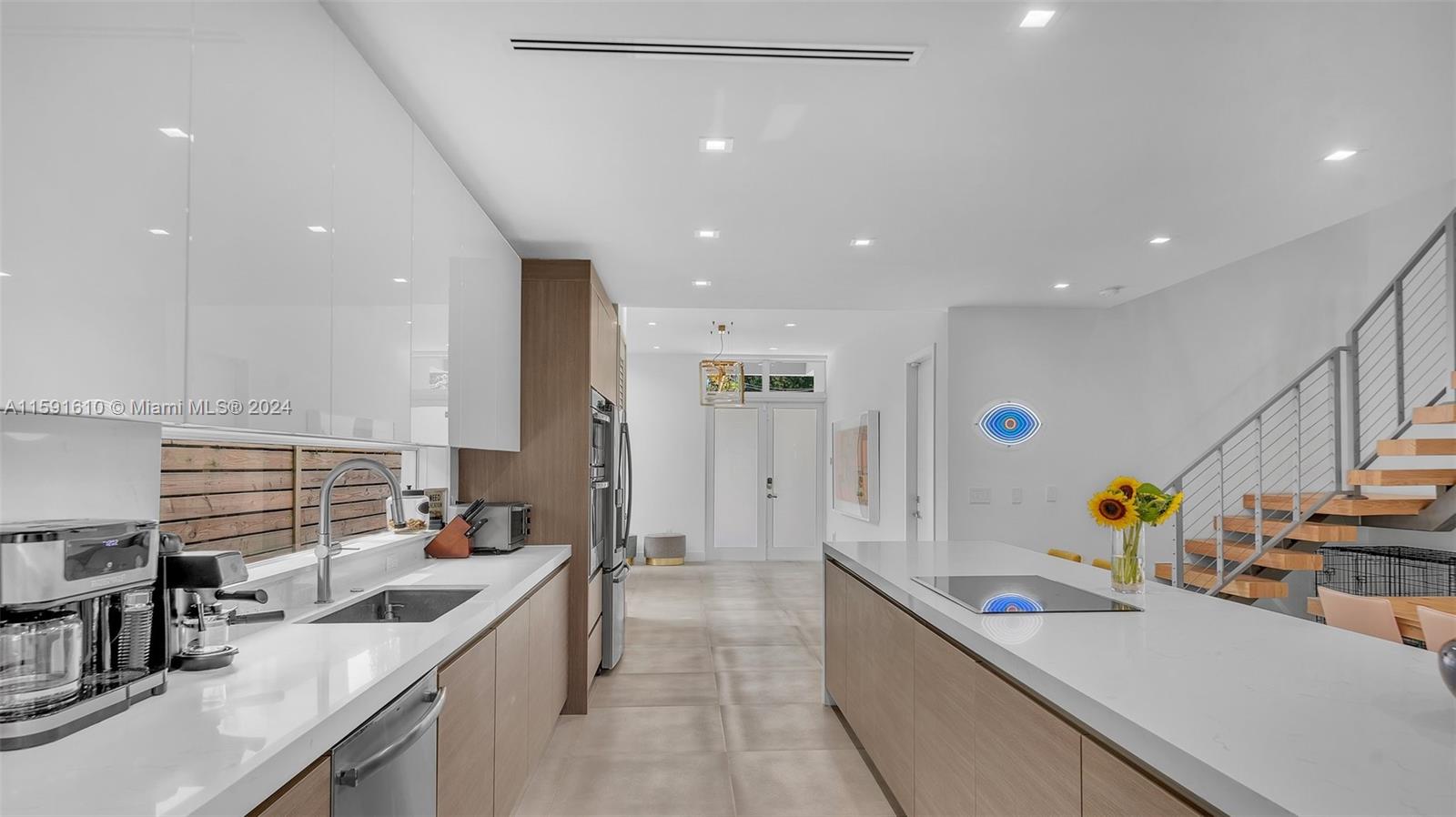 Miami, Florida 33133, United States, 4 Bedrooms Bedrooms, ,4 BathroomsBathrooms,Residential,Pending,57318