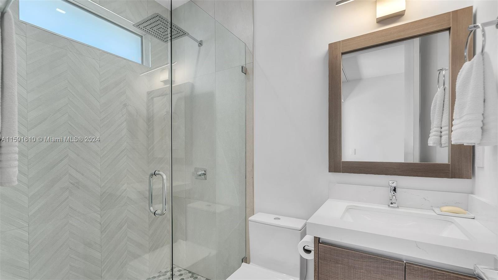 Miami, Florida 33133, United States, 4 Bedrooms Bedrooms, ,4 BathroomsBathrooms,Residential,Pending,57318