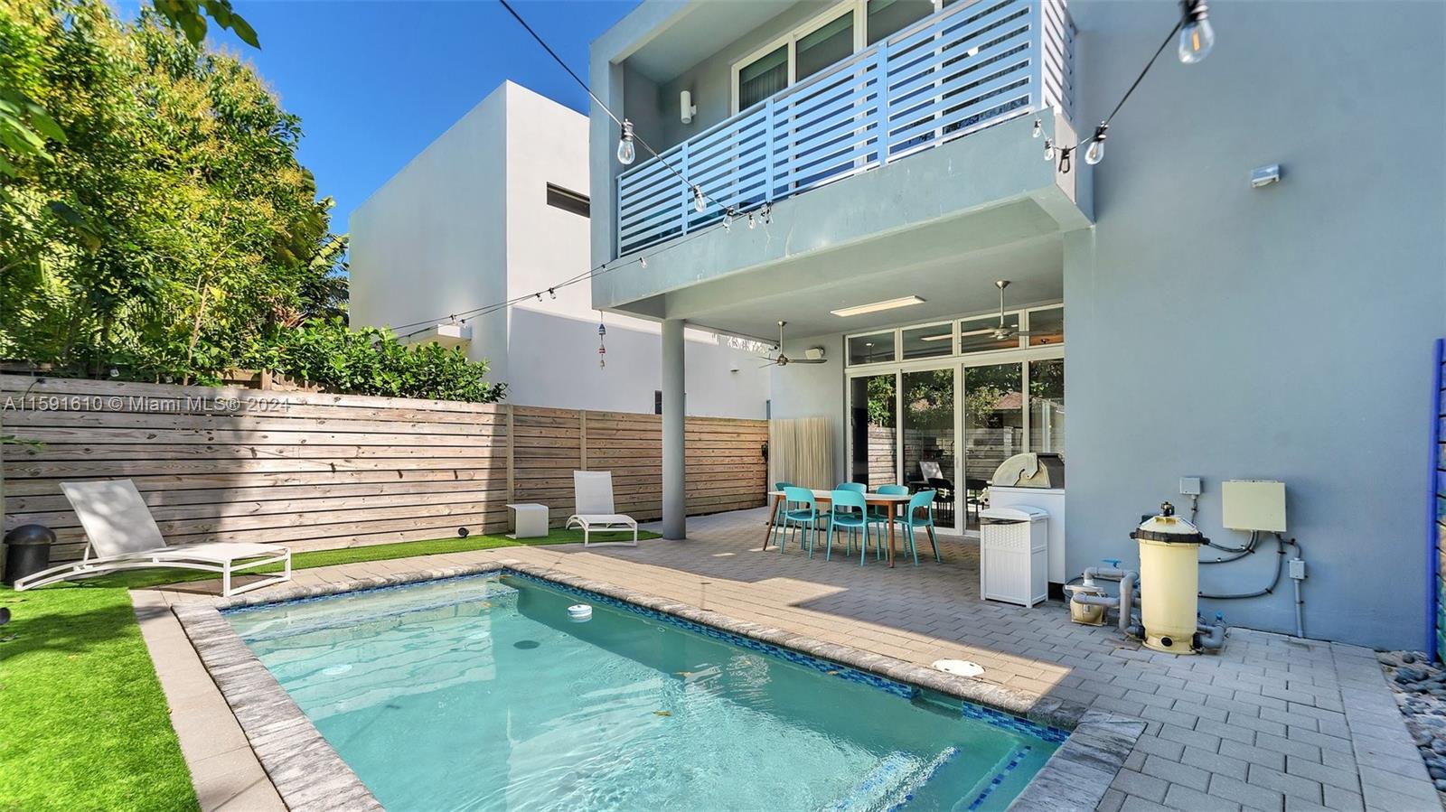 Miami, Florida 33133, United States, 4 Bedrooms Bedrooms, ,4 BathroomsBathrooms,Residential,Pending,57318