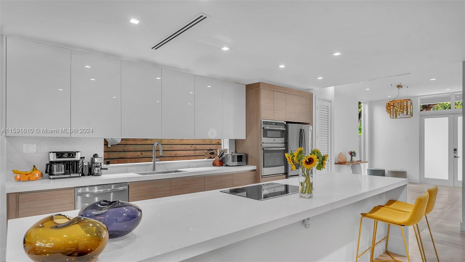 Miami, Florida 33133, United States, 4 Bedrooms Bedrooms, ,4 BathroomsBathrooms,Residential,Pending,57318