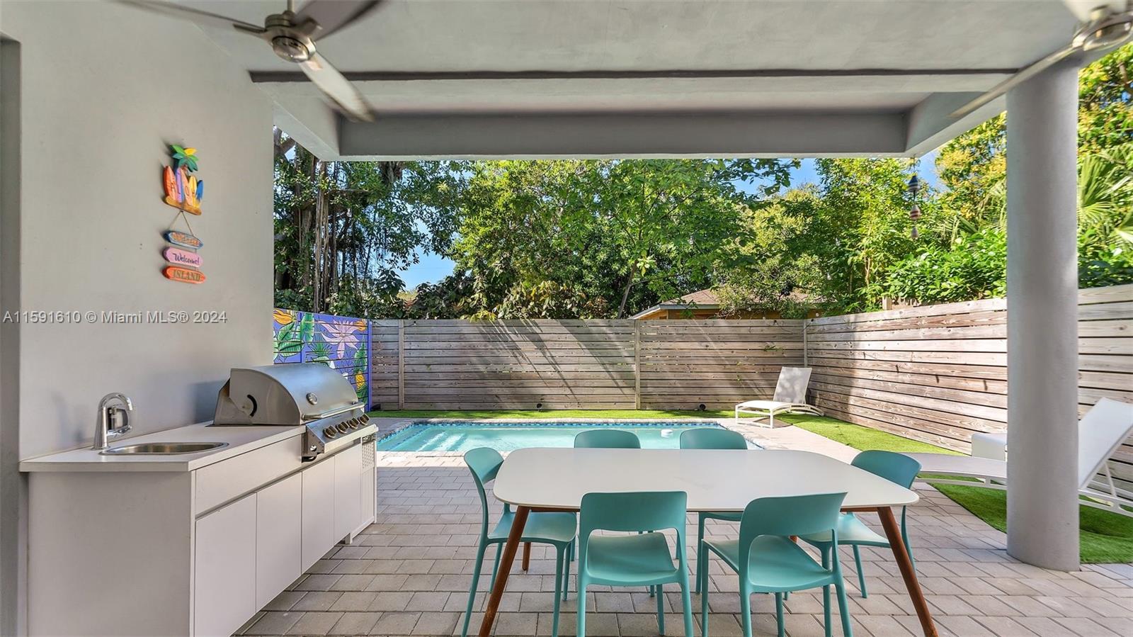 Miami, Florida 33133, United States, 4 Bedrooms Bedrooms, ,4 BathroomsBathrooms,Residential,Pending,57318