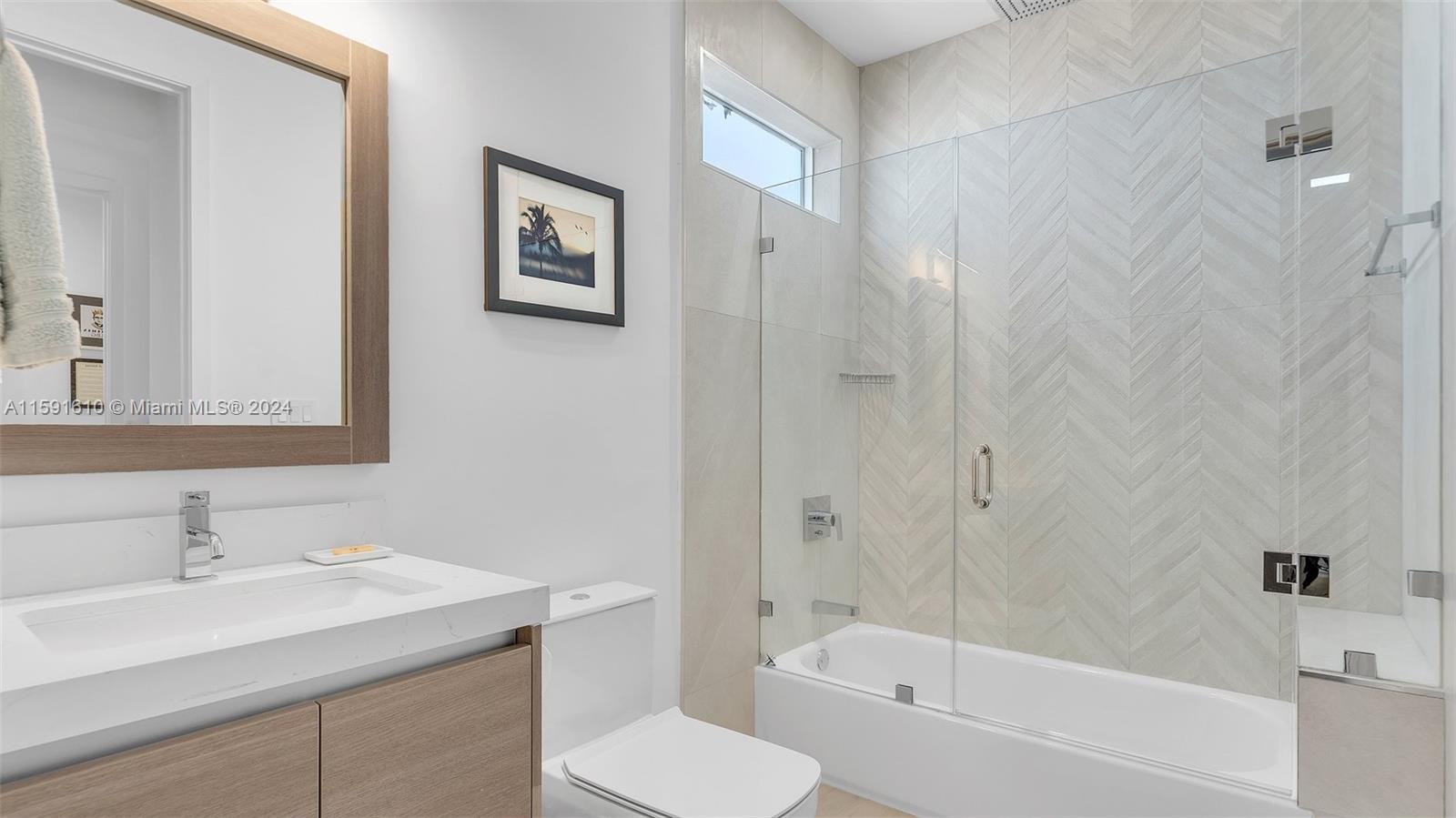 Miami, Florida 33133, United States, 4 Bedrooms Bedrooms, ,4 BathroomsBathrooms,Residential,Pending,57318