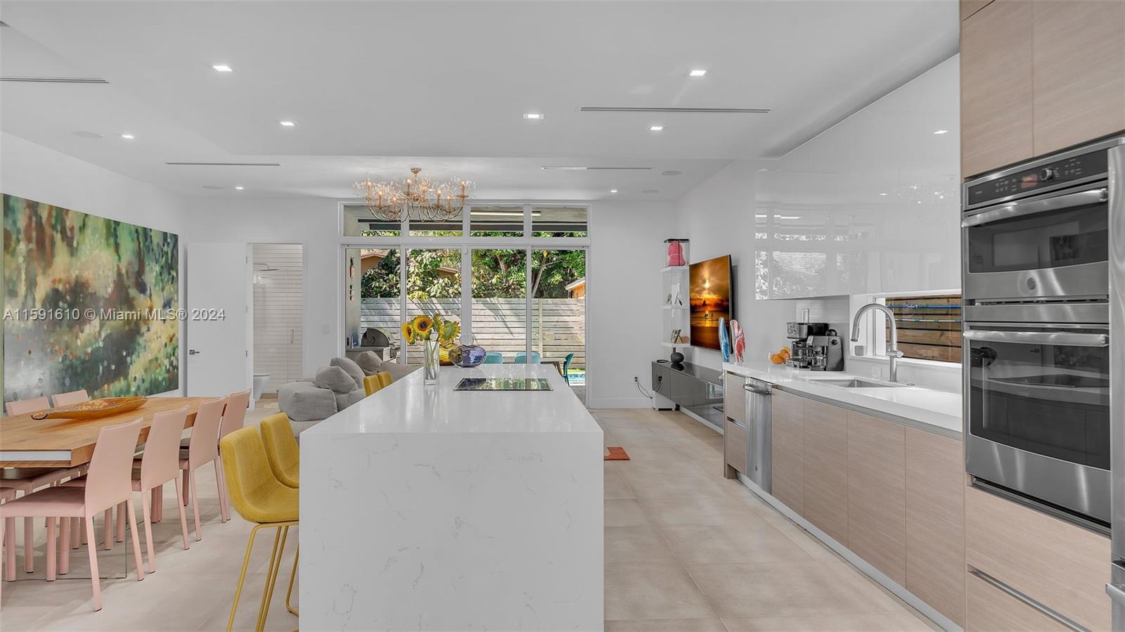 Miami, Florida 33133, United States, 4 Bedrooms Bedrooms, ,4 BathroomsBathrooms,Residential,Pending,57318