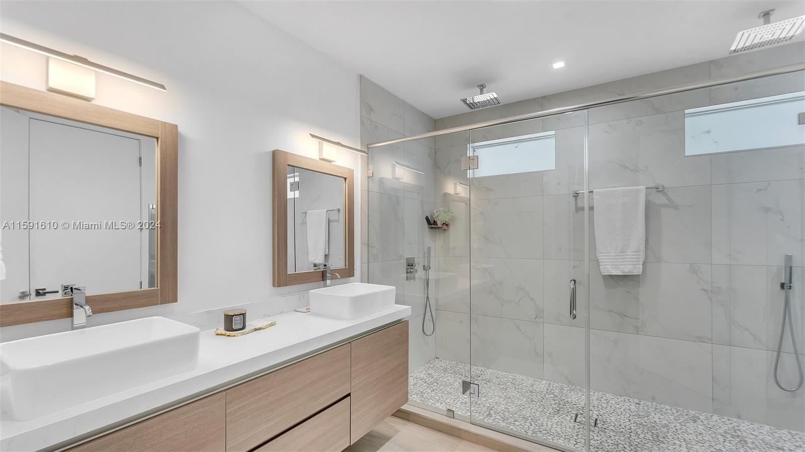 Miami, Florida 33133, United States, 4 Bedrooms Bedrooms, ,4 BathroomsBathrooms,Residential,Pending,57318