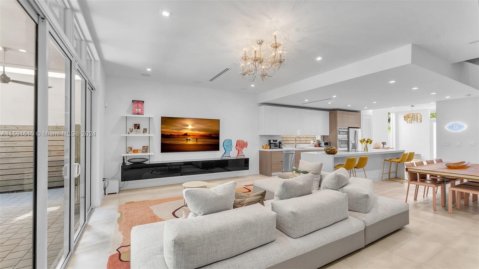 Miami, Florida 33133, United States, 4 Bedrooms Bedrooms, ,4 BathroomsBathrooms,Residential,Pending,57318