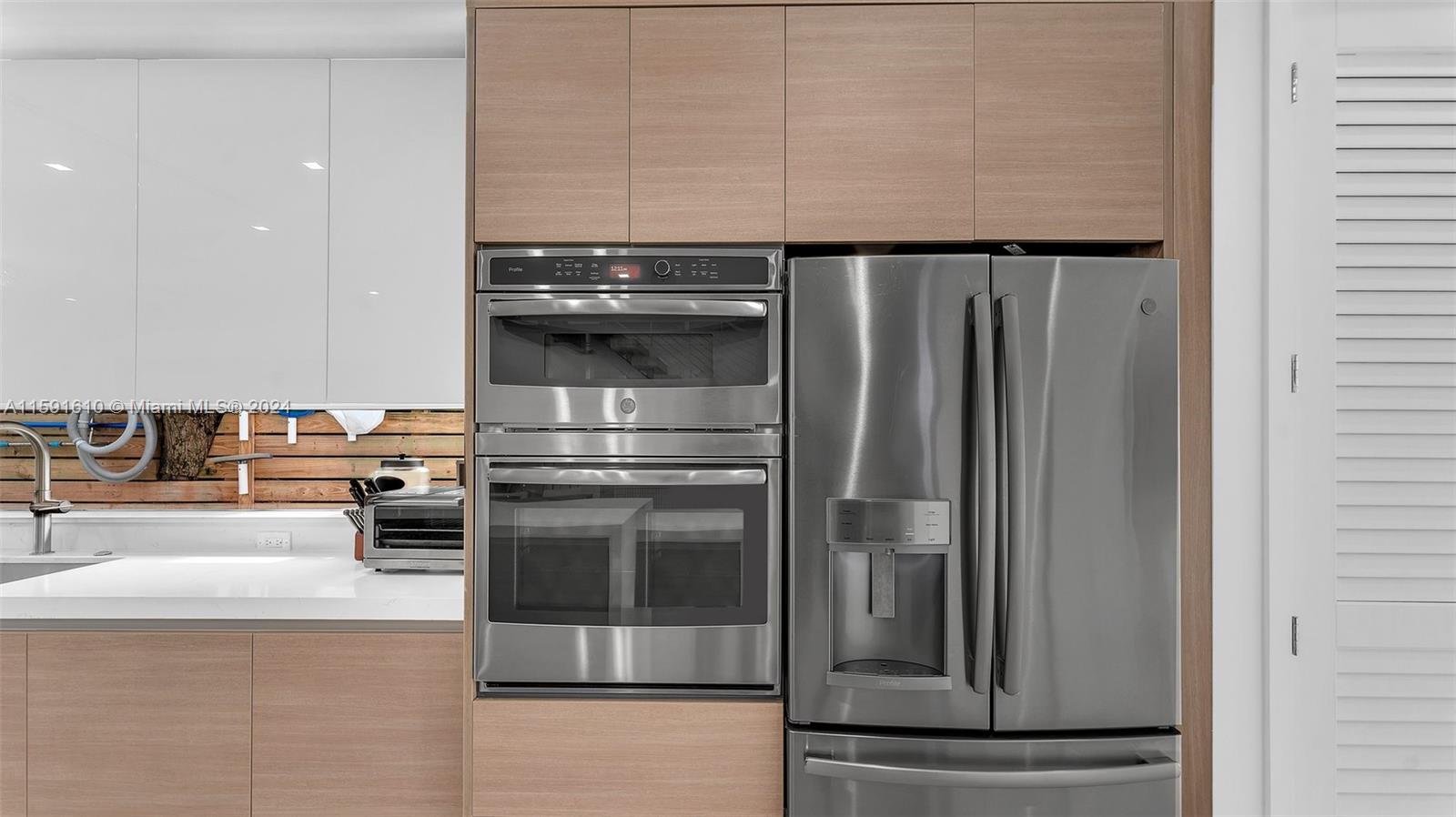 Miami, Florida 33133, United States, 4 Bedrooms Bedrooms, ,4 BathroomsBathrooms,Residential,Pending,57318