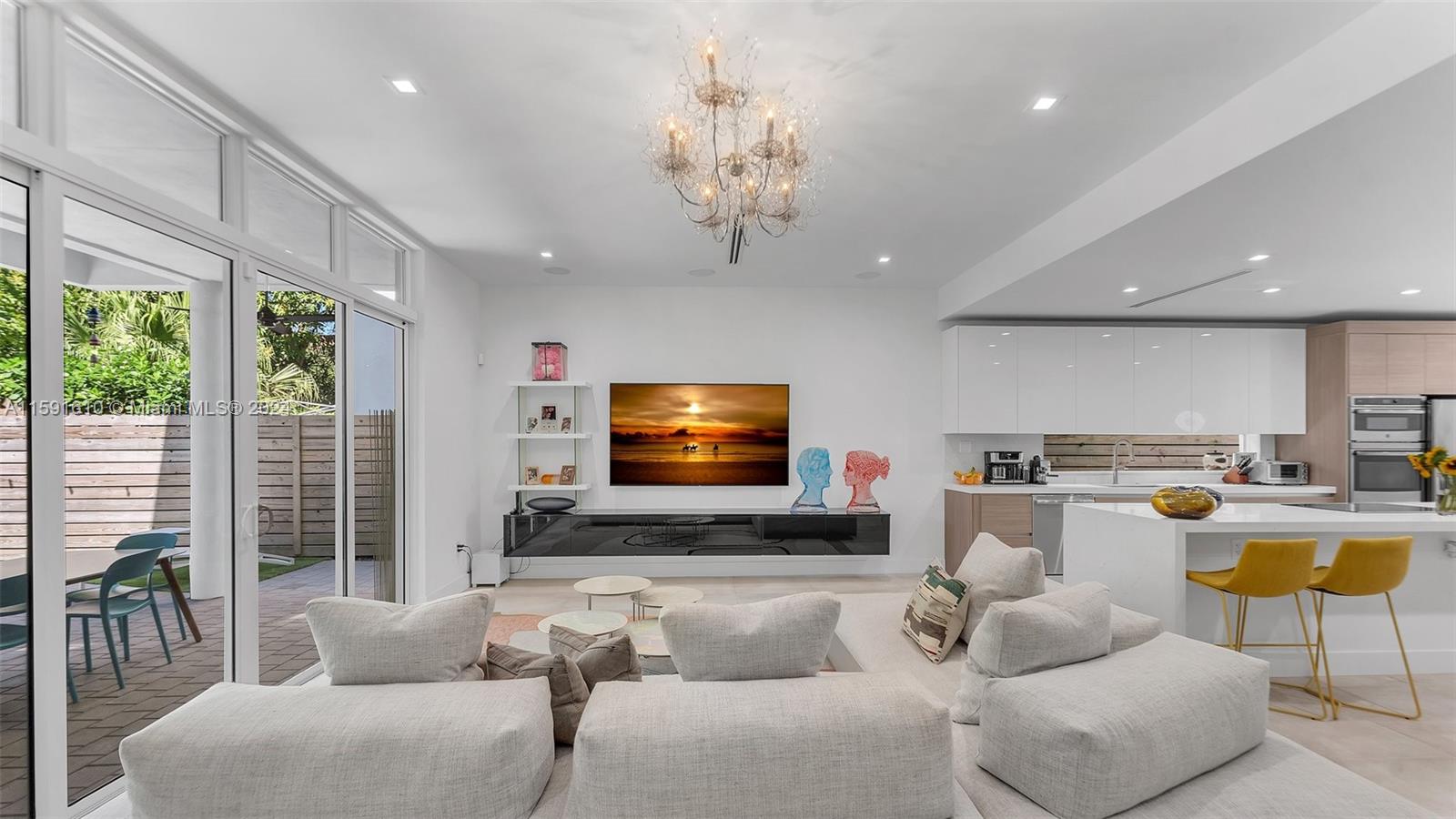 Miami, Florida 33133, United States, 4 Bedrooms Bedrooms, ,4 BathroomsBathrooms,Residential,Pending,57318