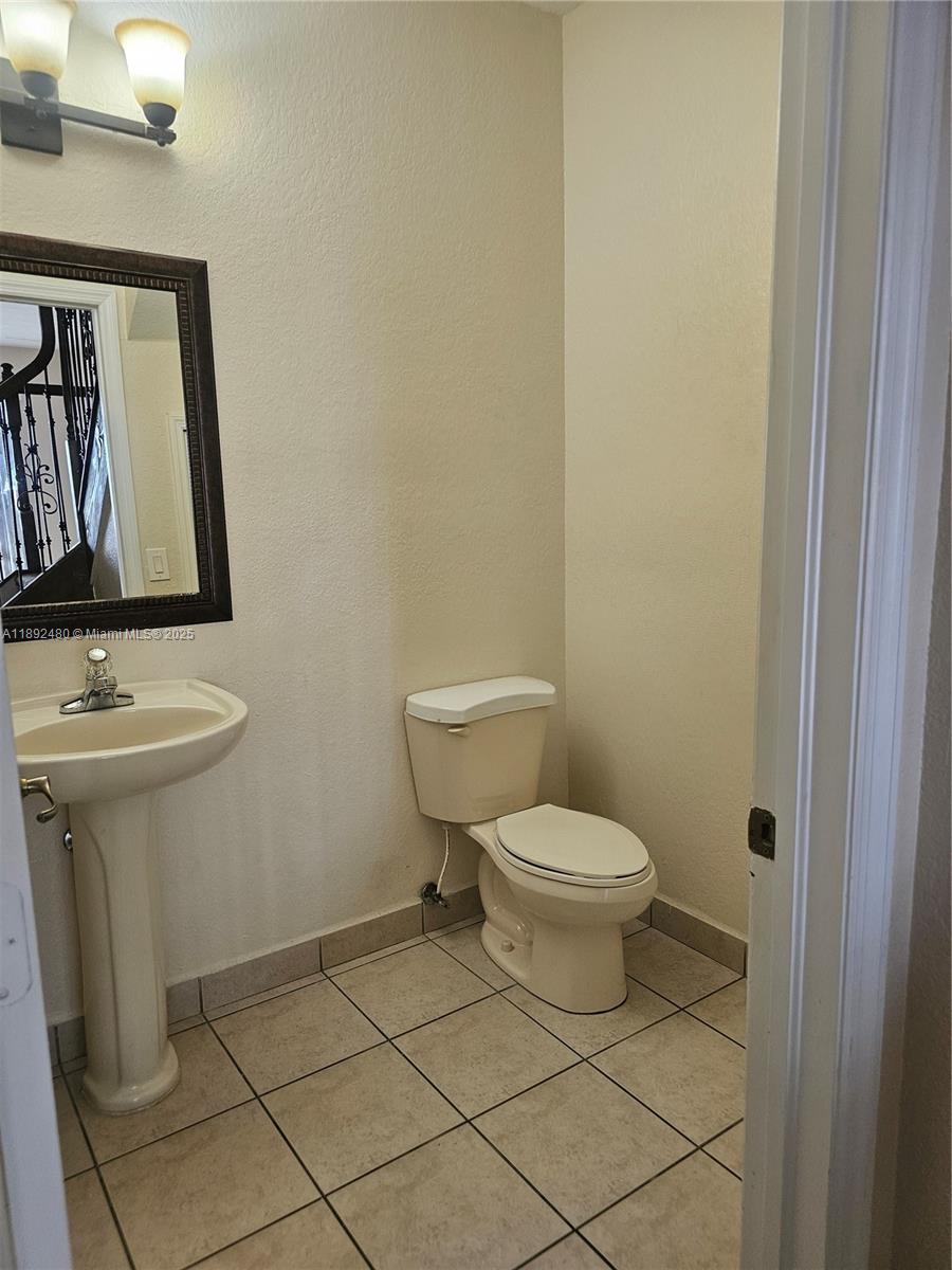 KENDALL BREEZE SOUTH - Residential Lease