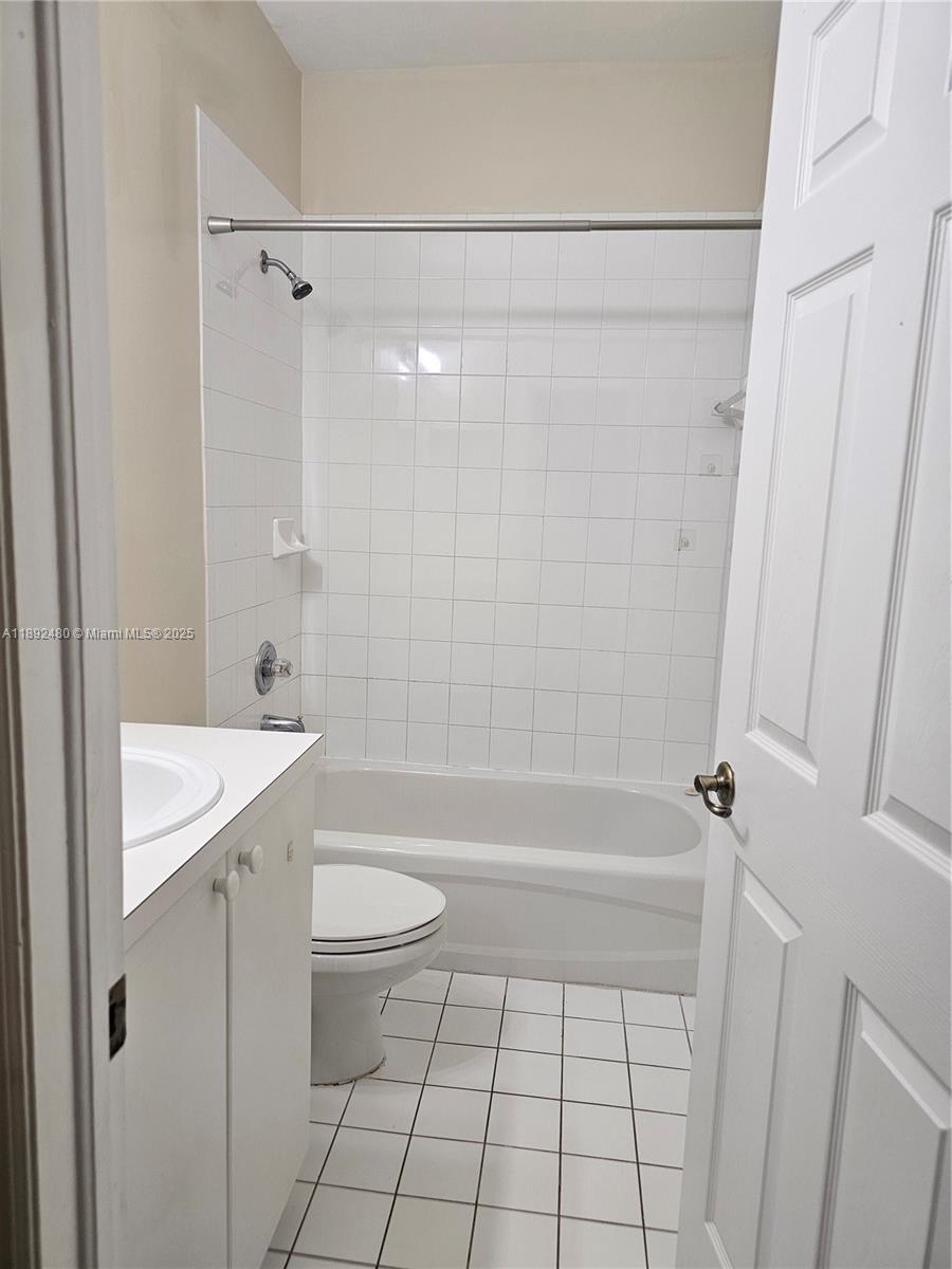 KENDALL BREEZE SOUTH - Residential Lease