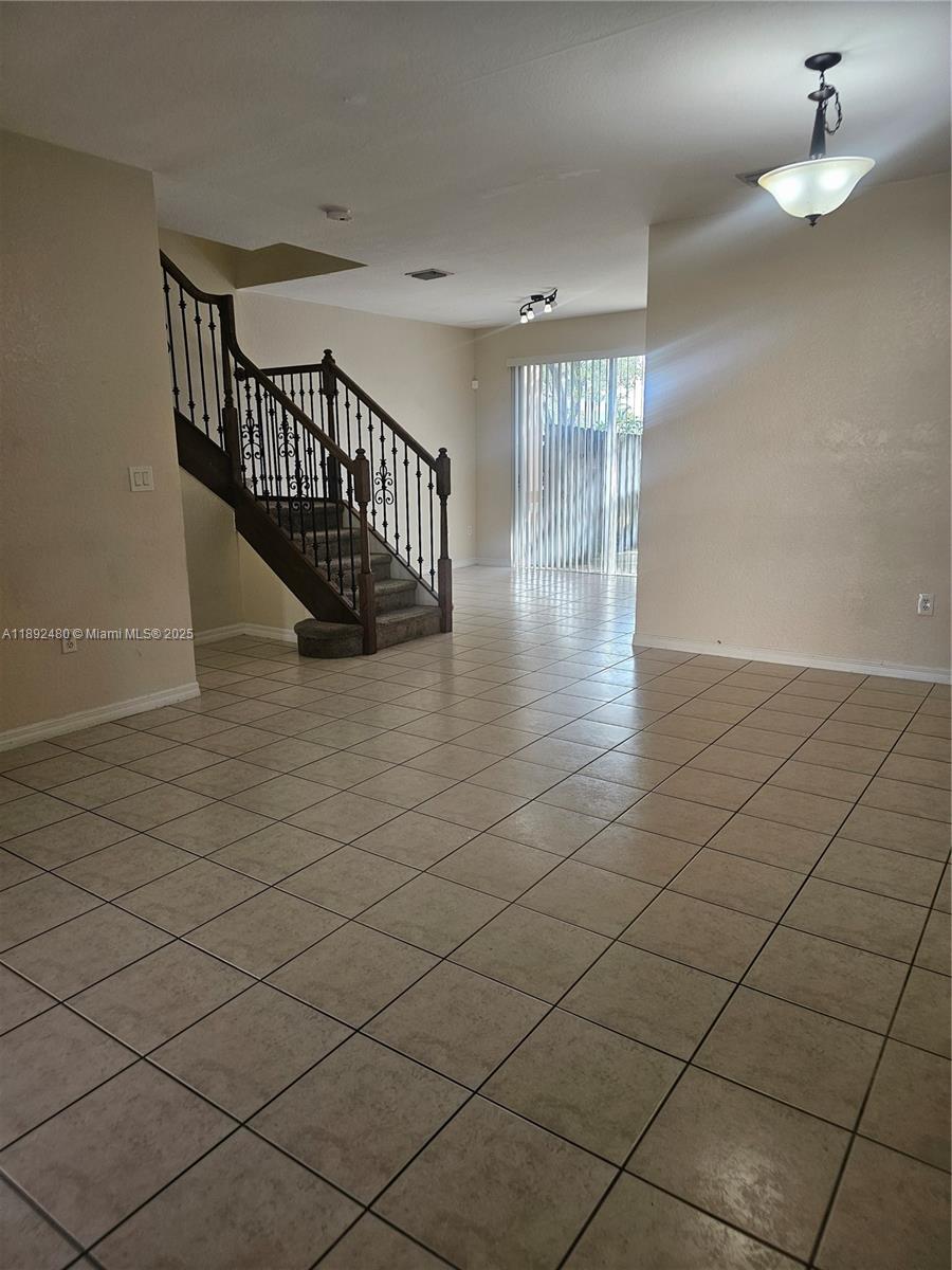 KENDALL BREEZE SOUTH - Residential Lease