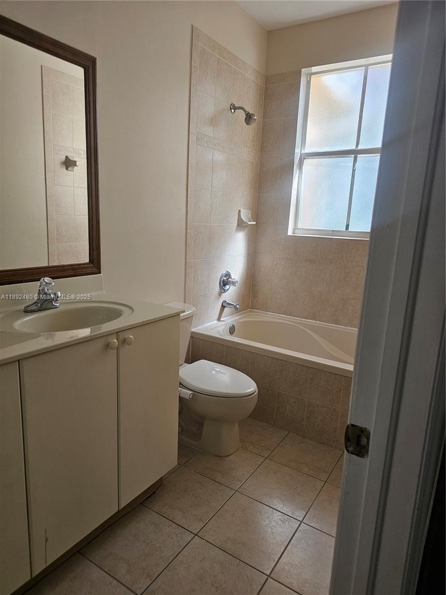 KENDALL BREEZE SOUTH - Residential Lease