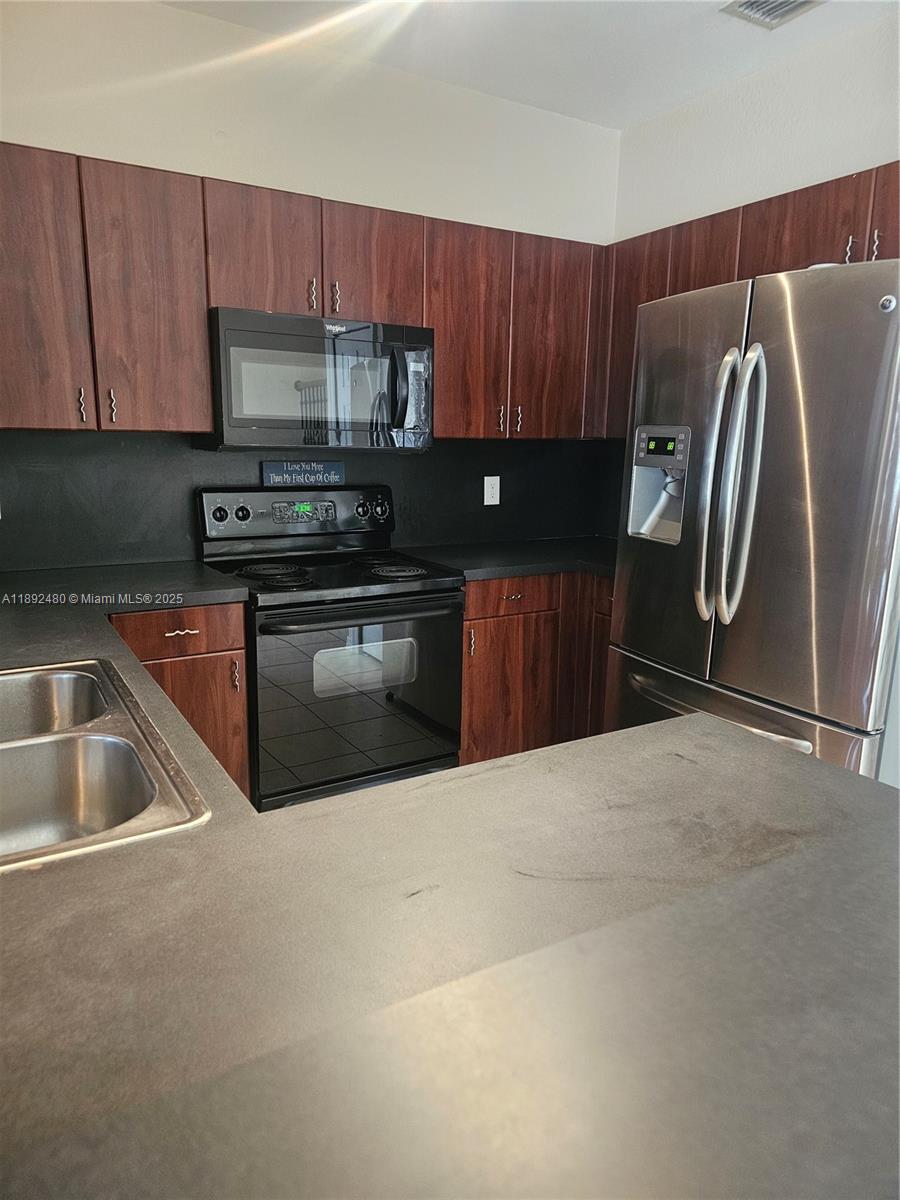 KENDALL BREEZE SOUTH - Residential Lease