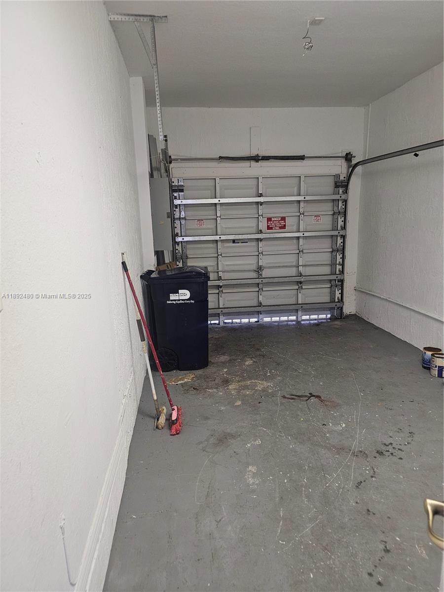 KENDALL BREEZE SOUTH - Residential Lease