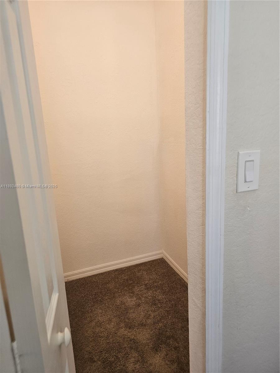 KENDALL BREEZE SOUTH - Residential Lease