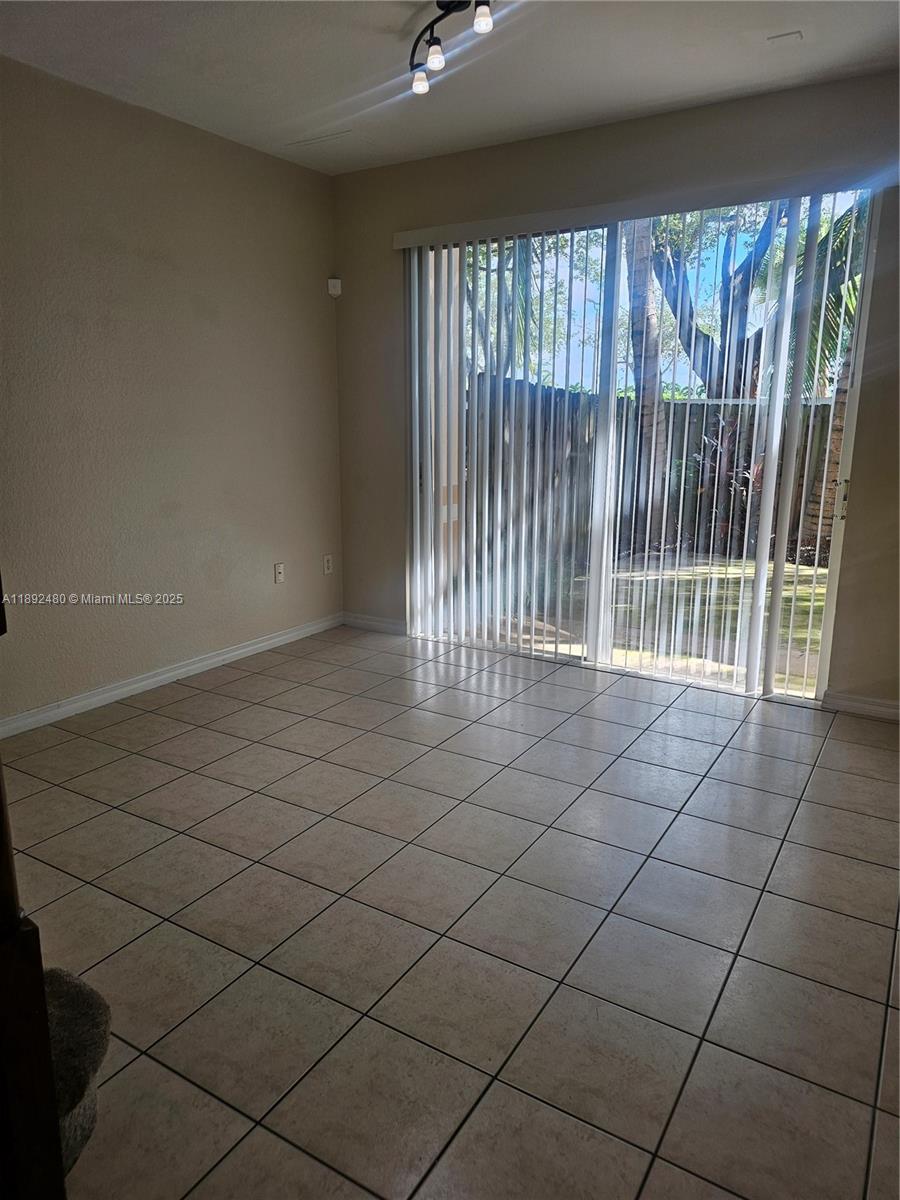 KENDALL BREEZE SOUTH - Residential Lease