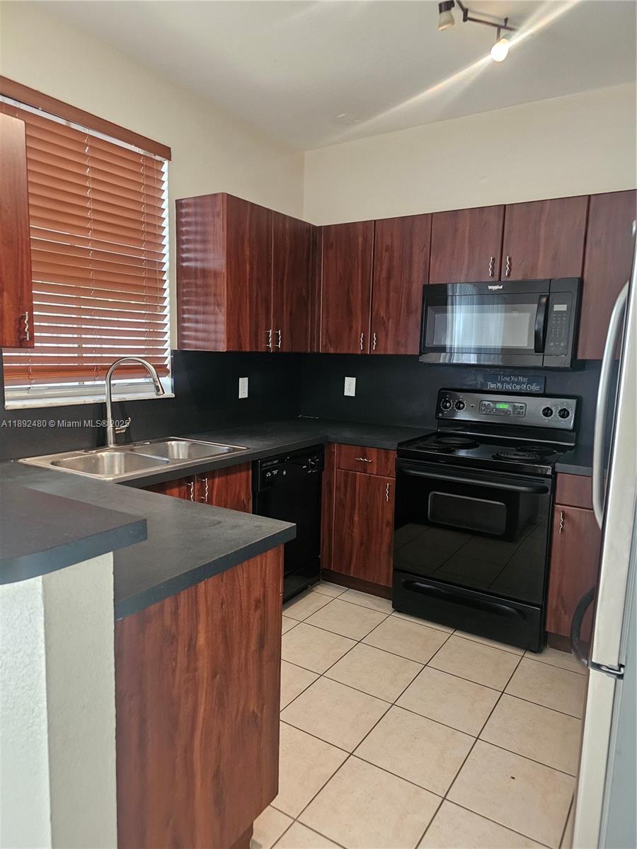 KENDALL BREEZE SOUTH - Residential Lease