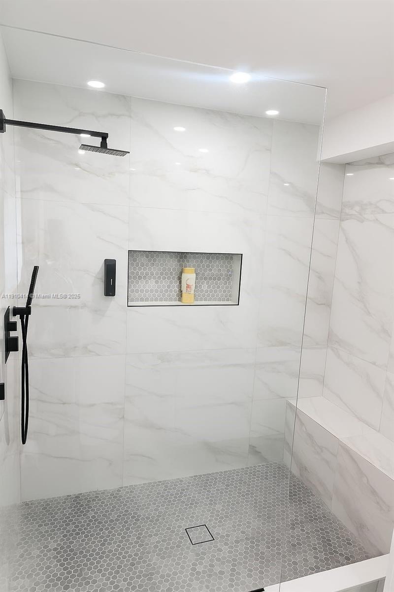 RAINBOW LAKES SECTION 2 - Residential Lease