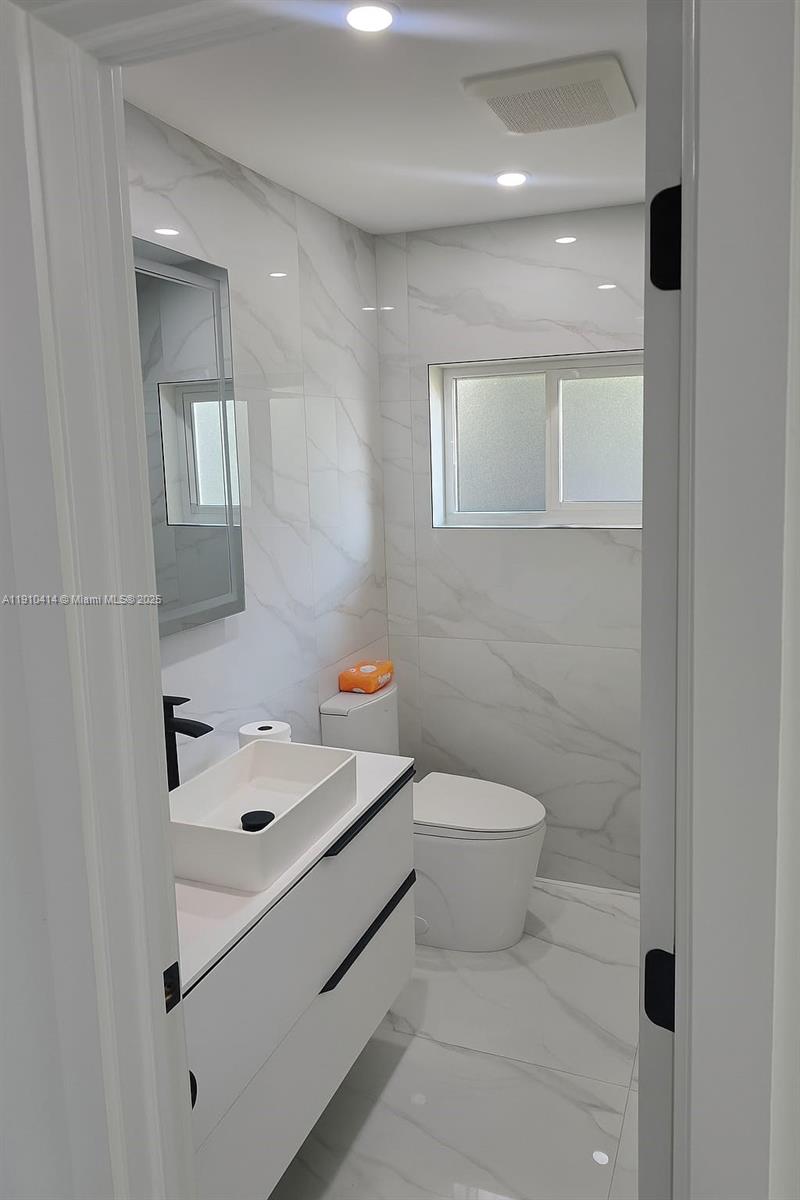 RAINBOW LAKES SECTION 2 - Residential Lease