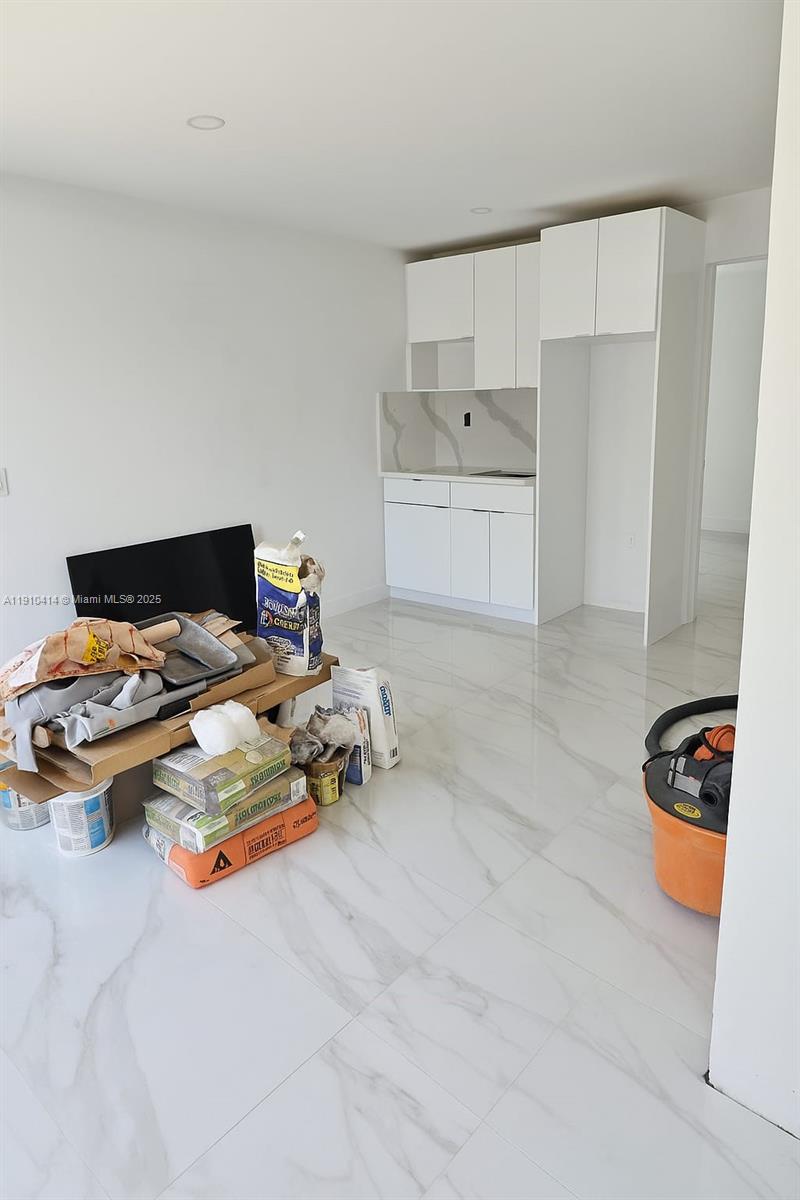 RAINBOW LAKES SECTION 2 - Residential Lease