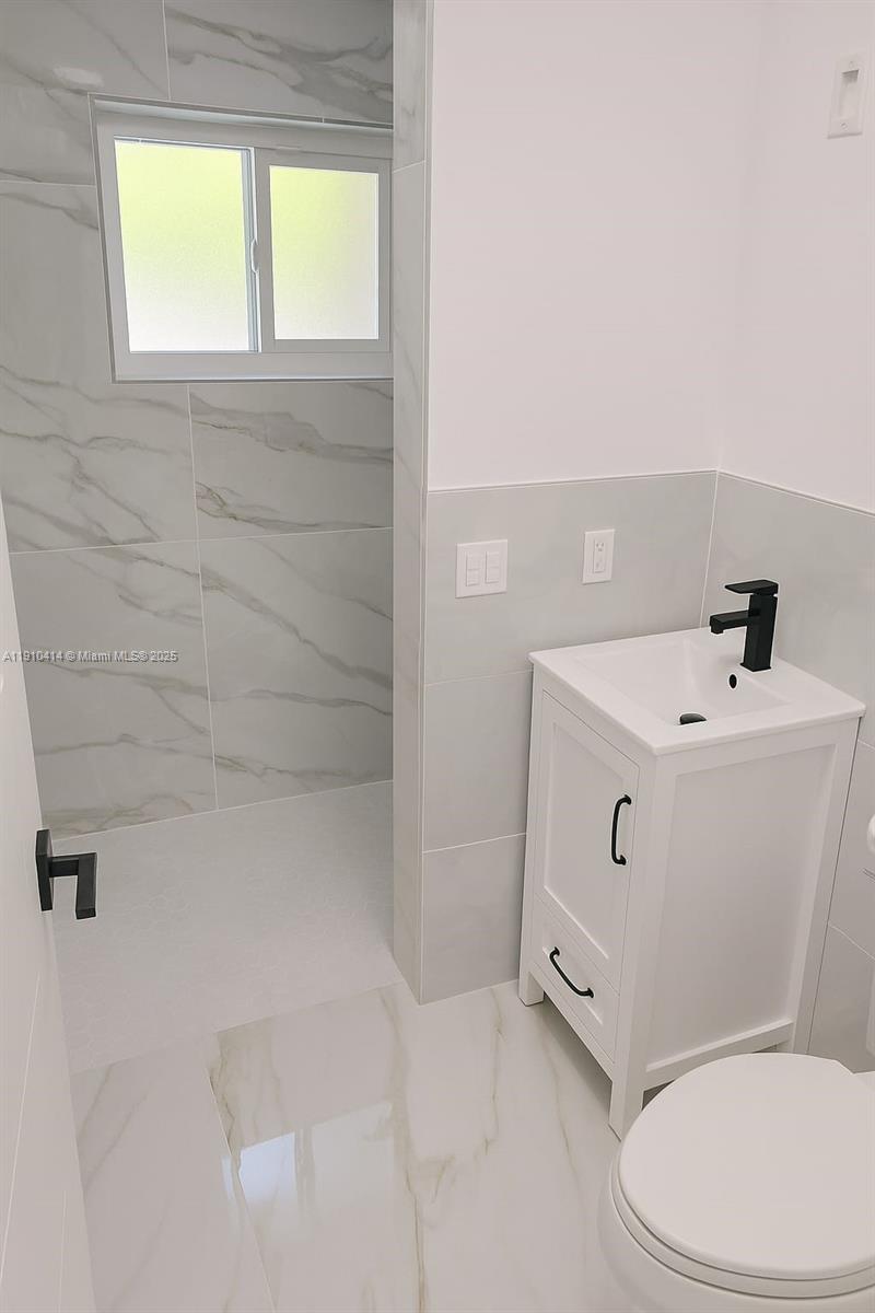 RAINBOW LAKES SECTION 2 - Residential Lease