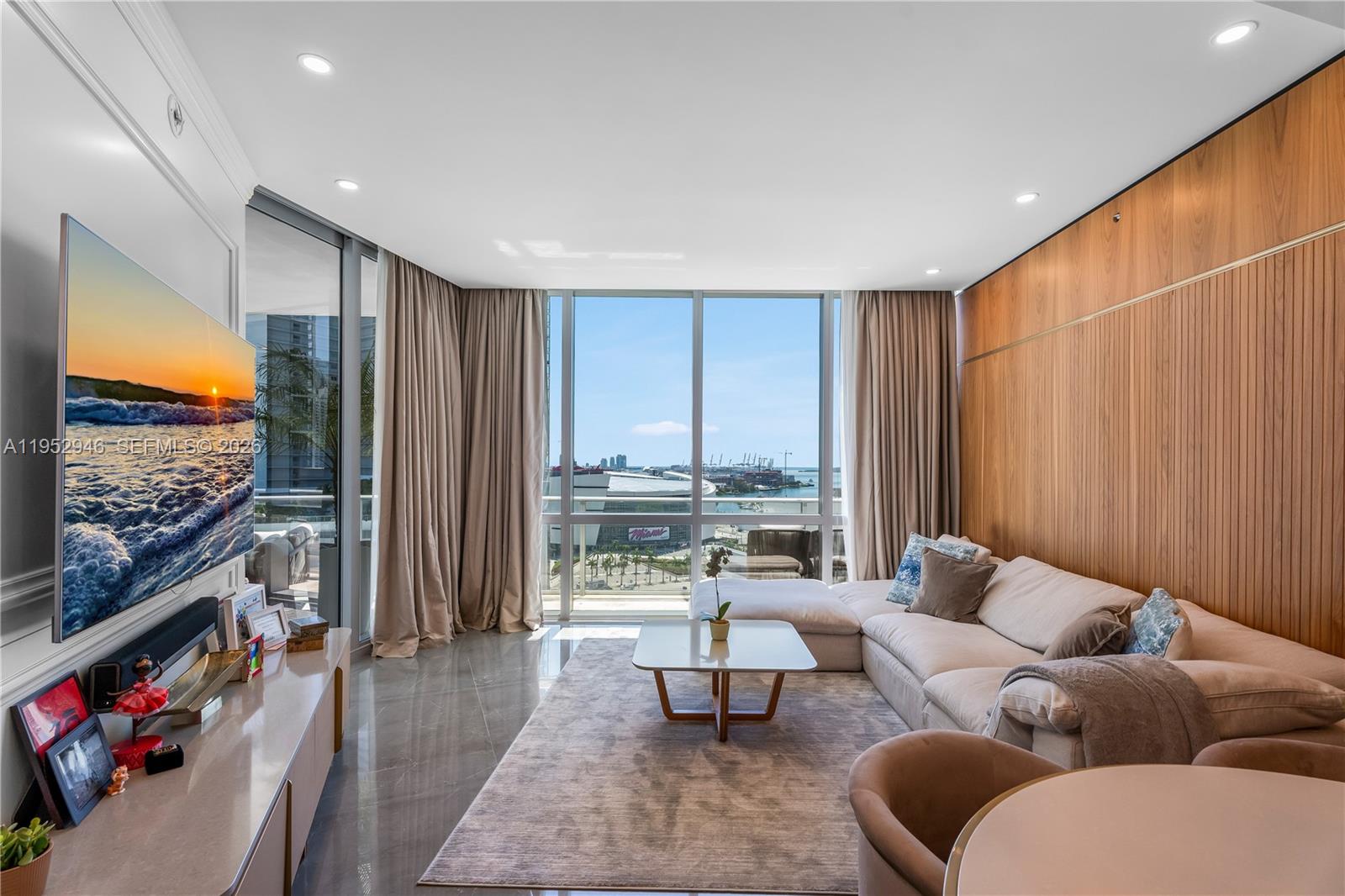 851 NE 1st Avenue 1409