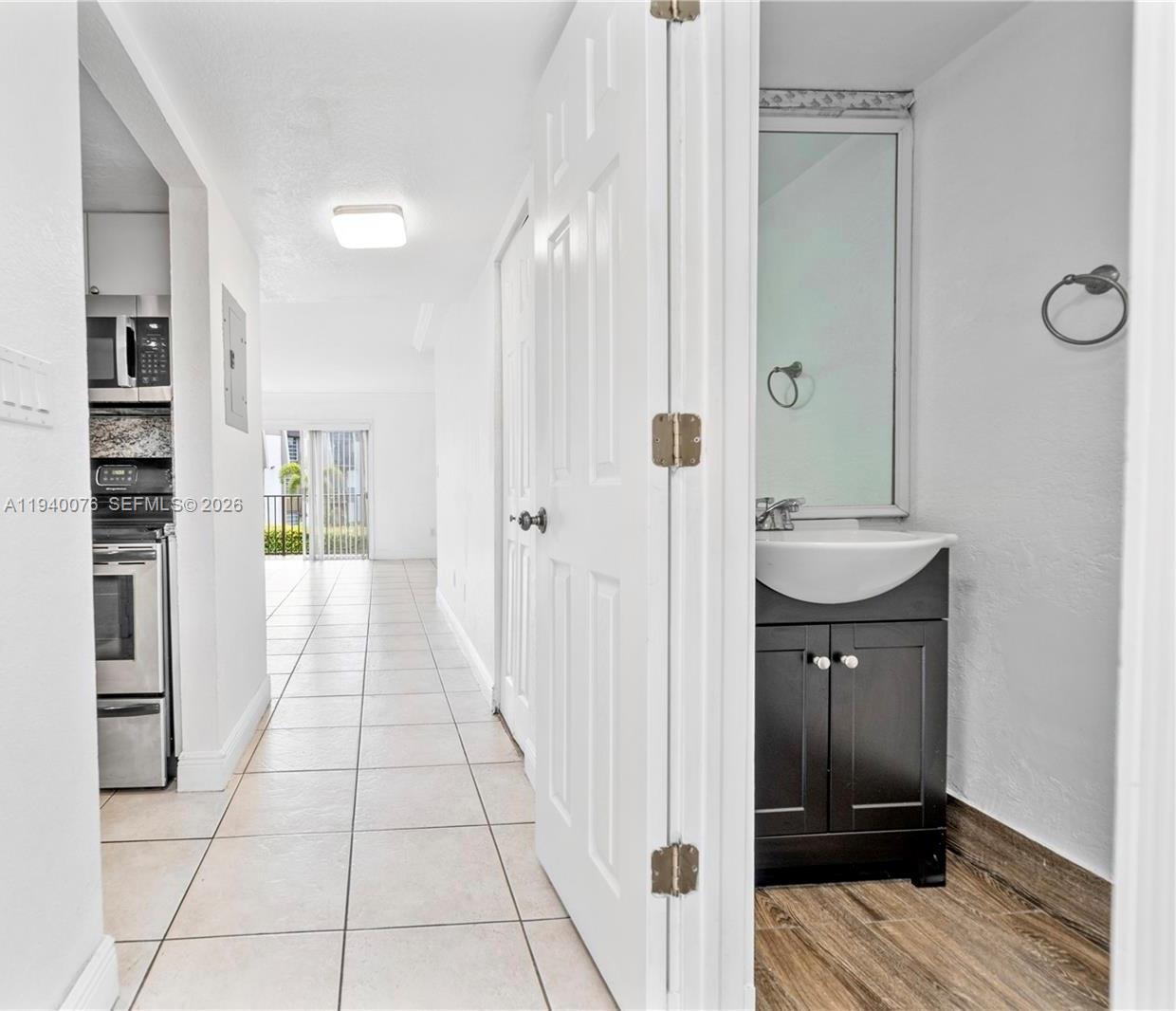 COURTYARDS AT KENDALL CON - Residential Lease