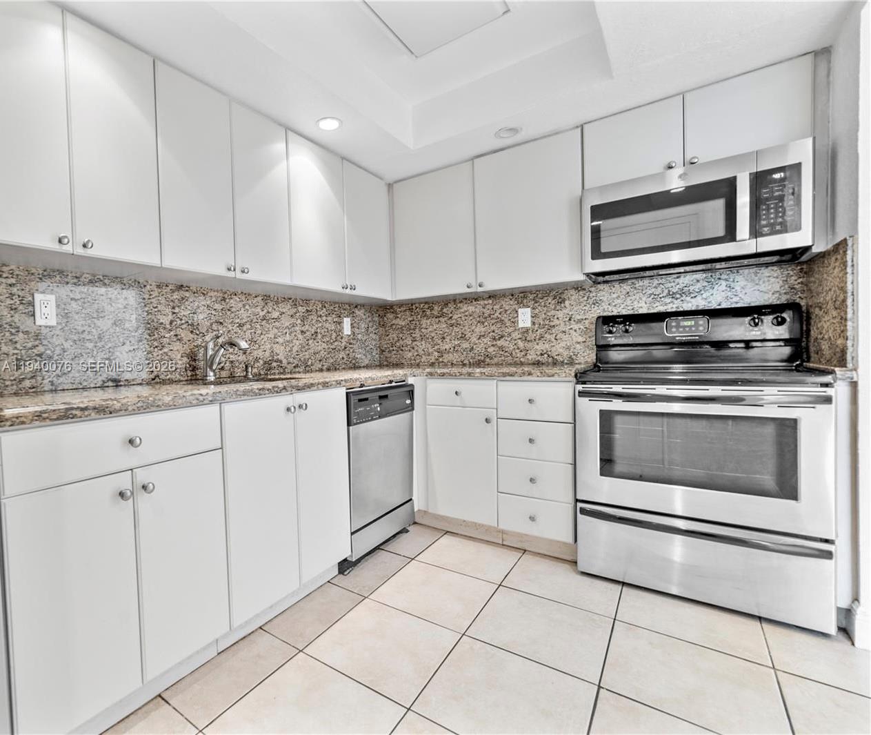 COURTYARDS AT KENDALL CON - Residential Lease