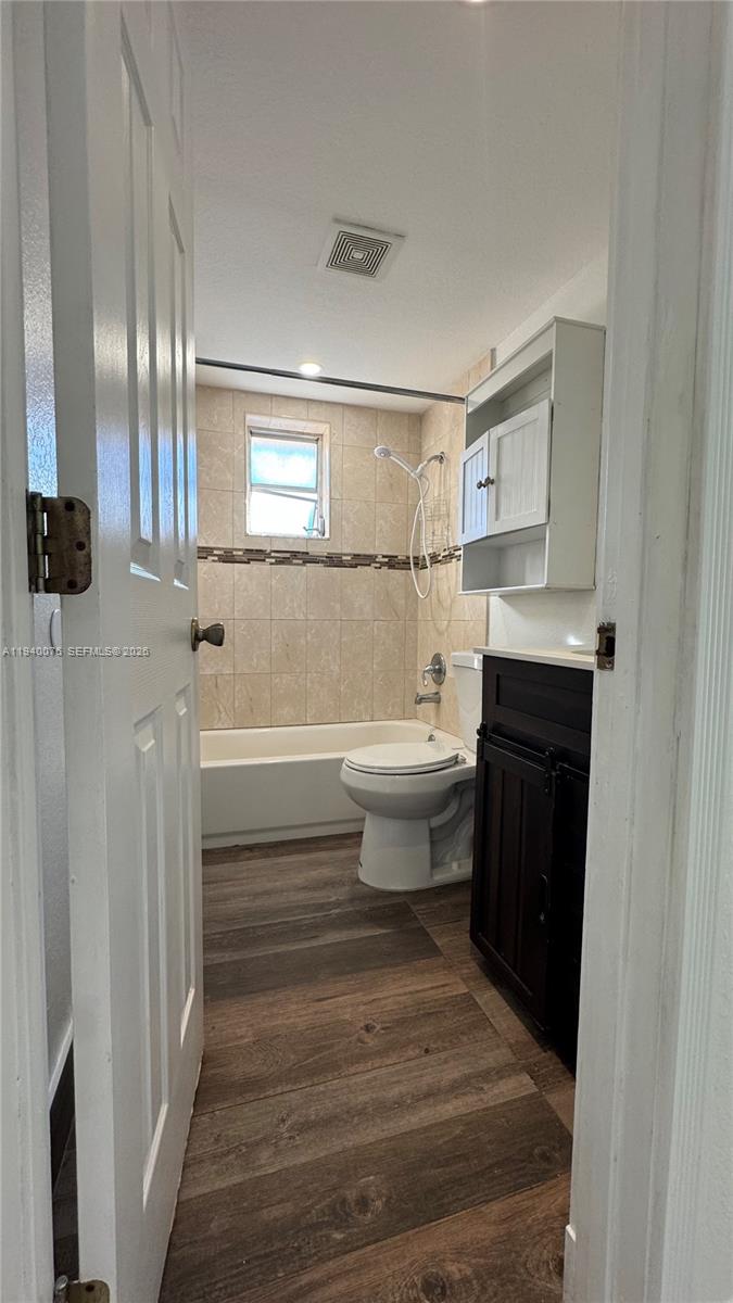 COURTYARDS AT KENDALL CON - Residential Lease