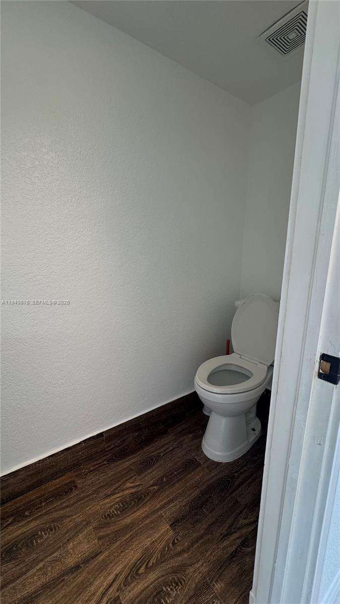 COURTYARDS AT KENDALL CON - Residential Lease