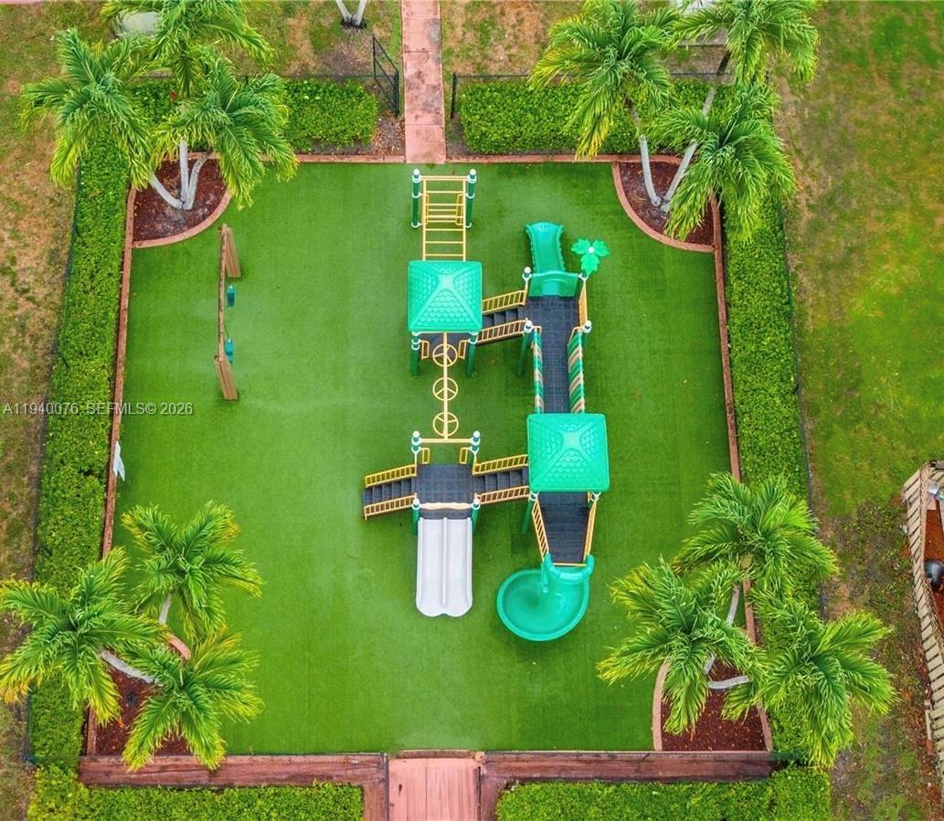 COURTYARDS AT KENDALL CON - Residential Lease