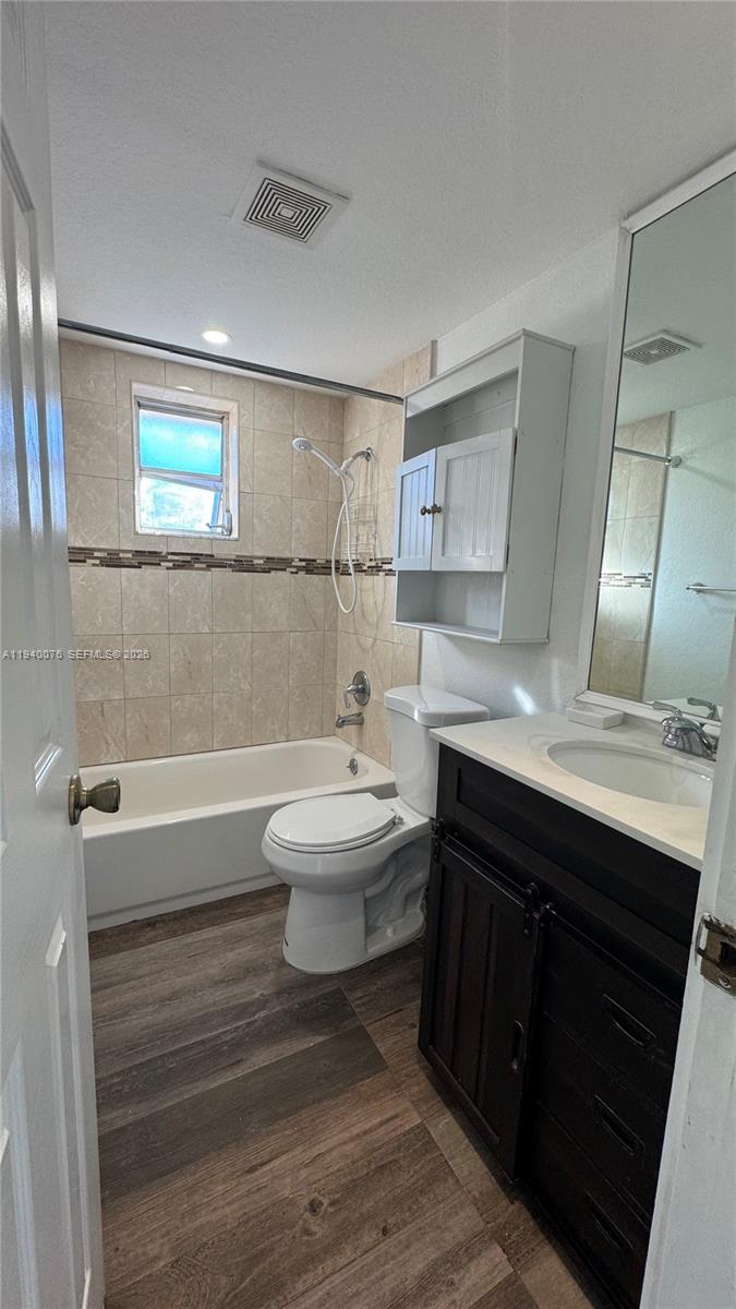 COURTYARDS AT KENDALL CON - Residential Lease