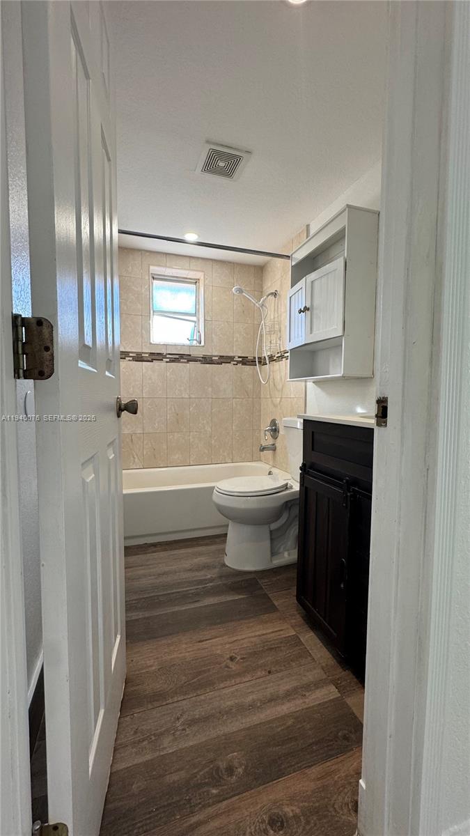 COURTYARDS AT KENDALL CON - Residential Lease