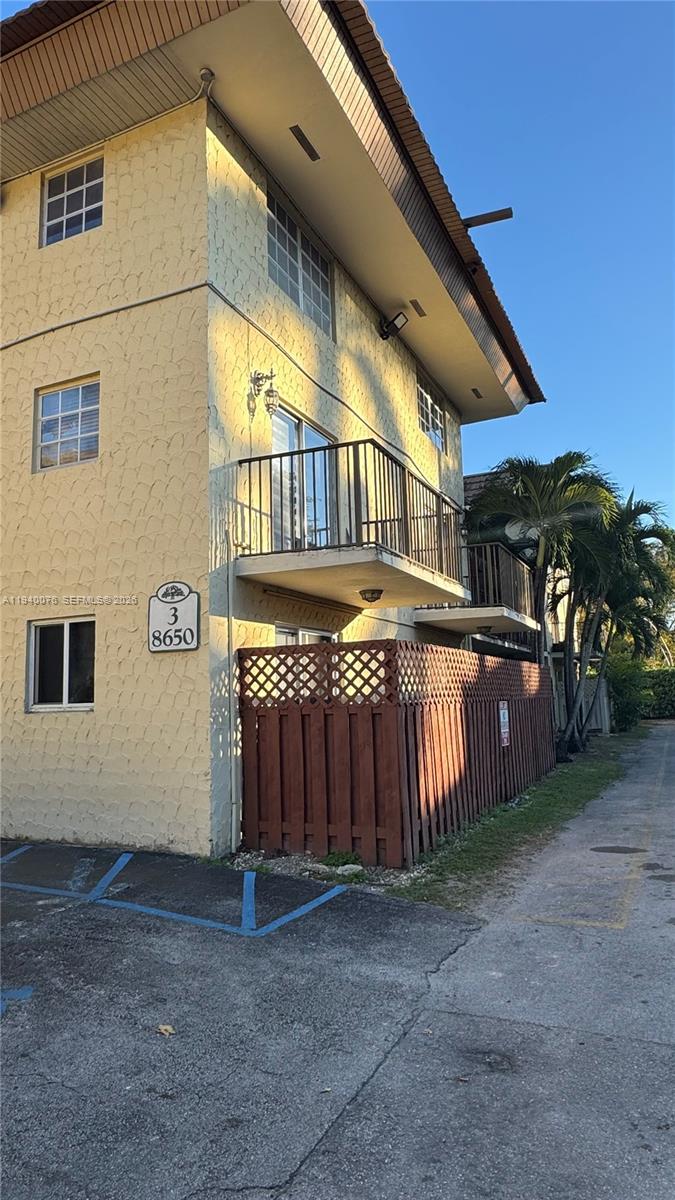 COURTYARDS AT KENDALL CON - Residential Lease