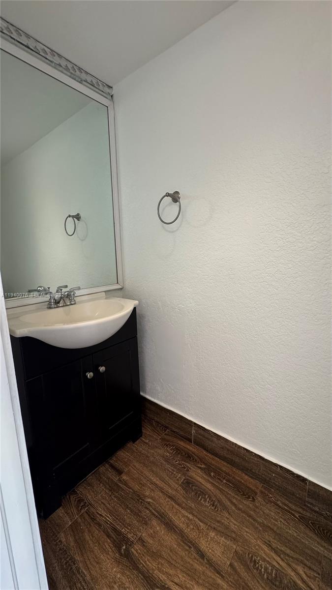 COURTYARDS AT KENDALL CON - Residential Lease