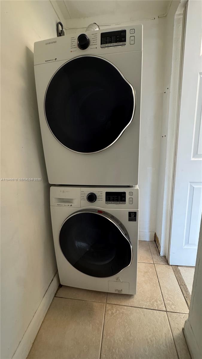 COURTYARDS AT KENDALL CON - Residential Lease