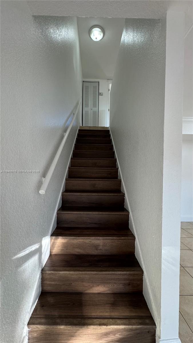 COURTYARDS AT KENDALL CON - Residential Lease