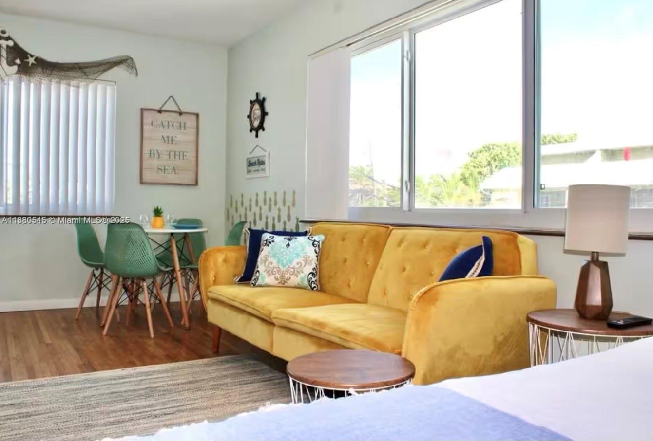 150 FT to Shore, Great Studio with Kitchen.