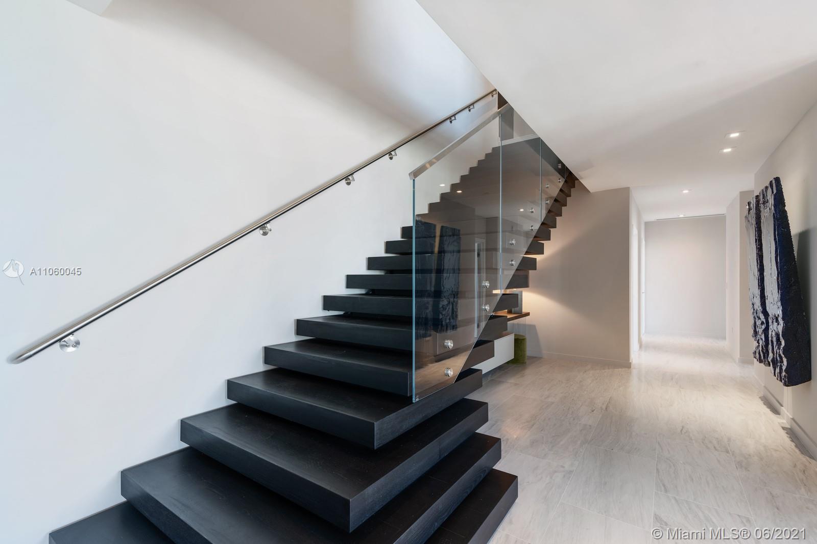 REACH CONDO - Residential