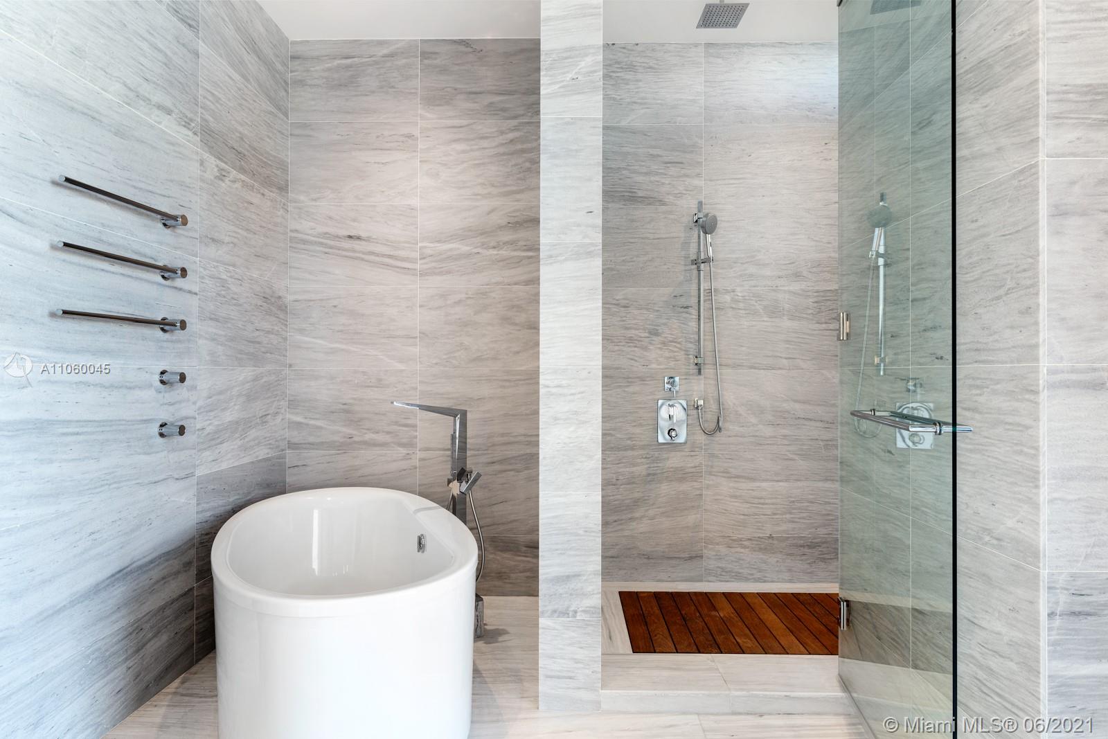 REACH CONDO - Residential