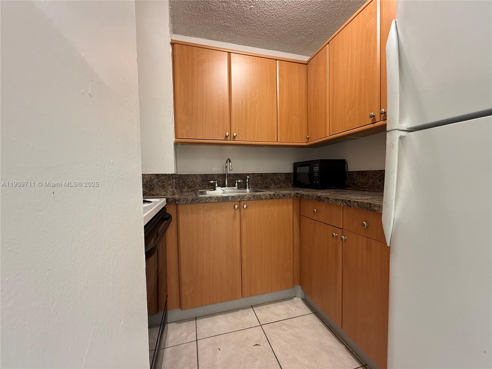 GROVES EDGE CONDO - Residential Lease