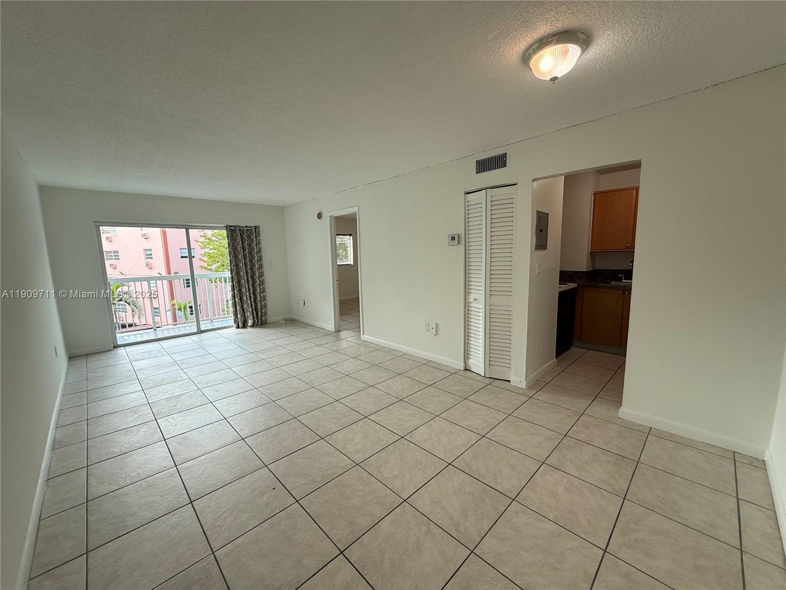 GROVES EDGE CONDO - Residential Lease
