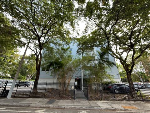 2920 SW 28th Ter 302 Miami FL 33133