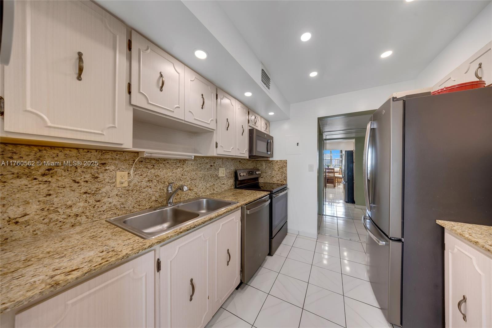 ASHLEIGH HOUSE CONDO - Residential