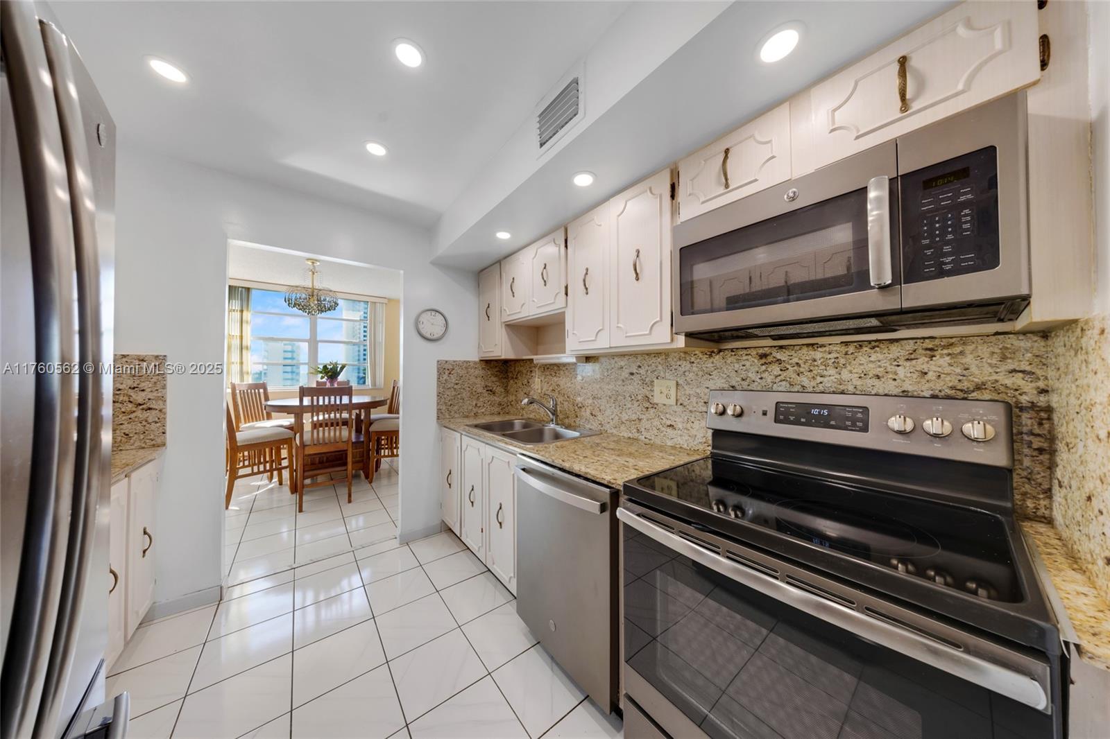 ASHLEIGH HOUSE CONDO - Residential