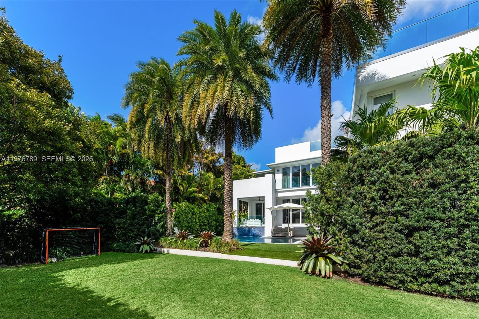 BISCAYNE KEY ESTATES - Residential