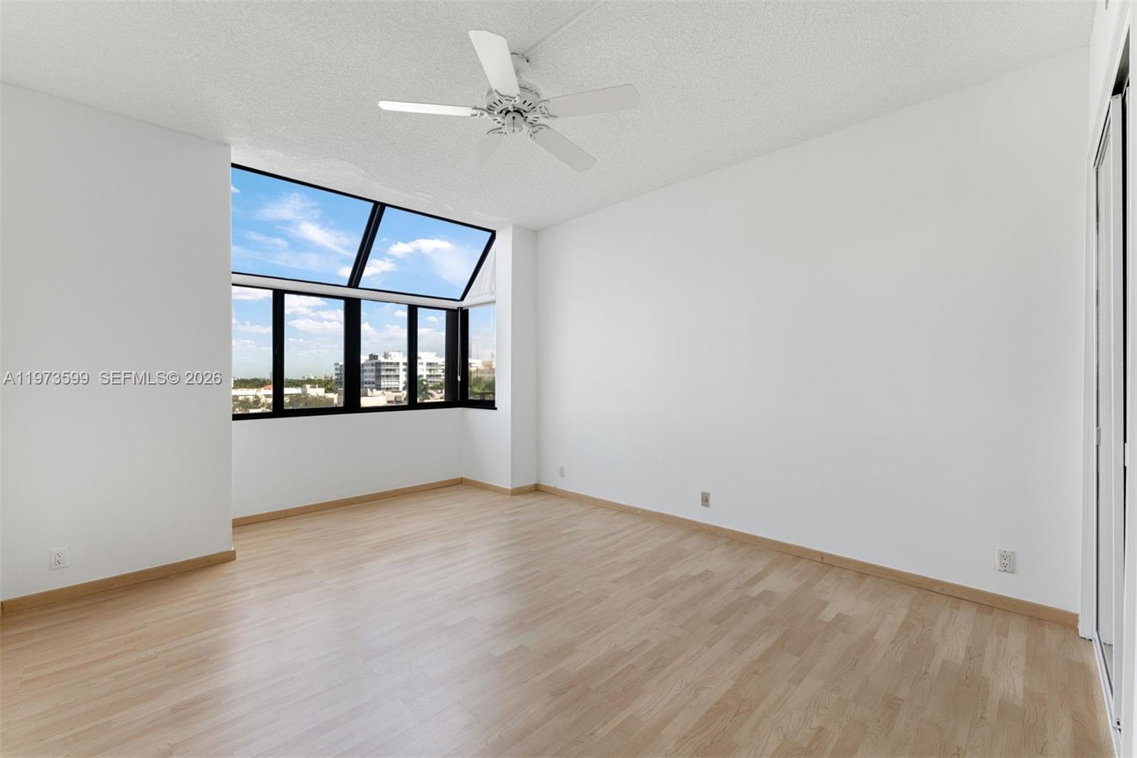 THE EMERALDBAY @ KEY COLO - Residential