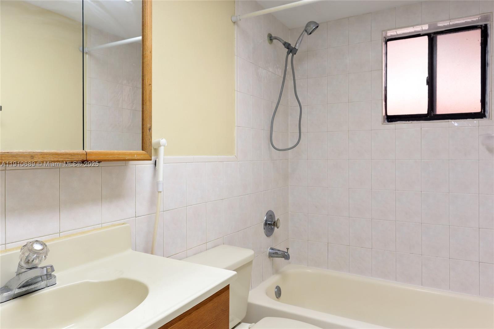 HORIZONS WEST CONDO #5 - Residential Lease