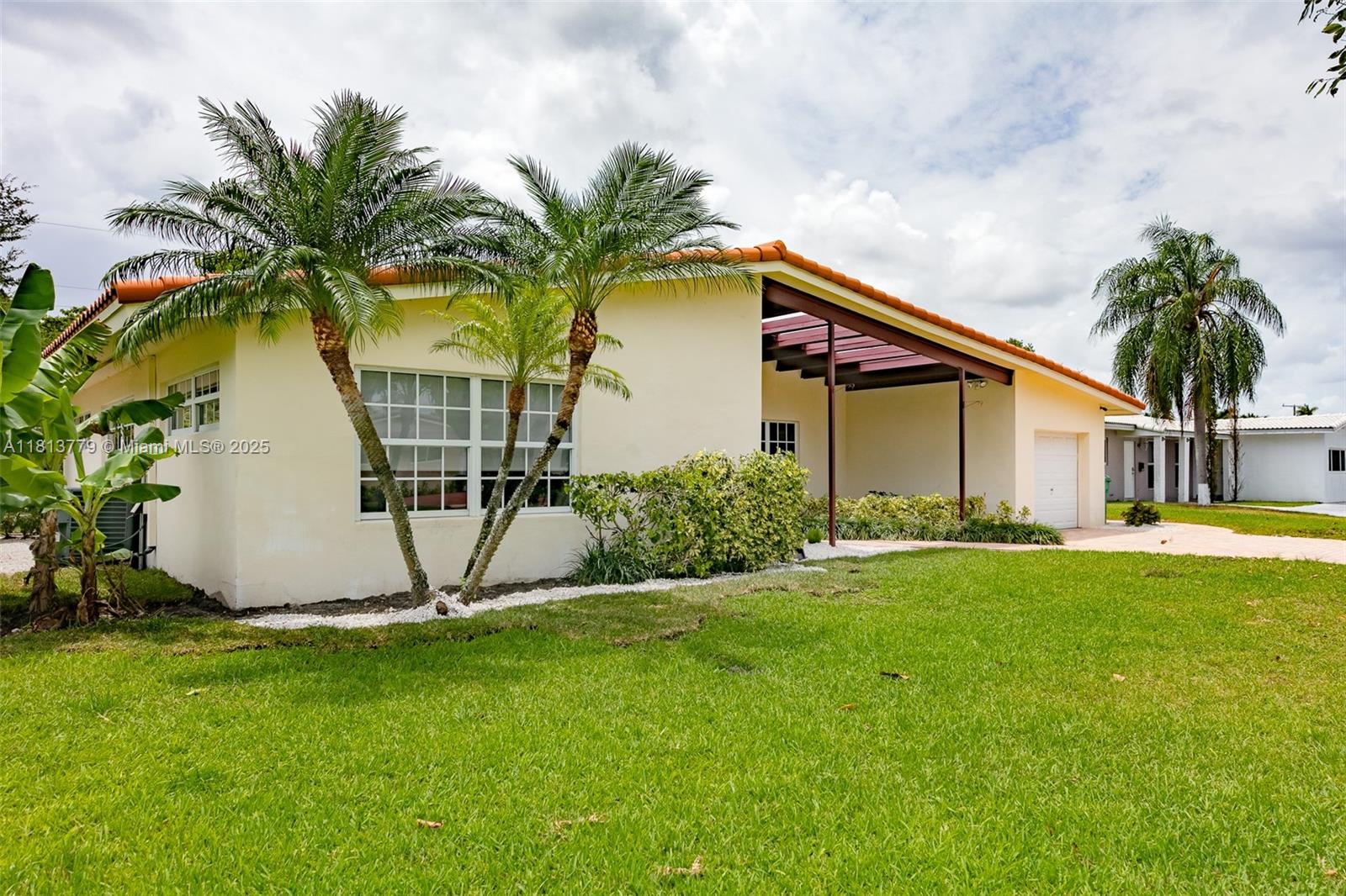 19430 Ne 18th Pl, Miami, Broward County, Florida - 3 Bedrooms  
2 Bathrooms - 